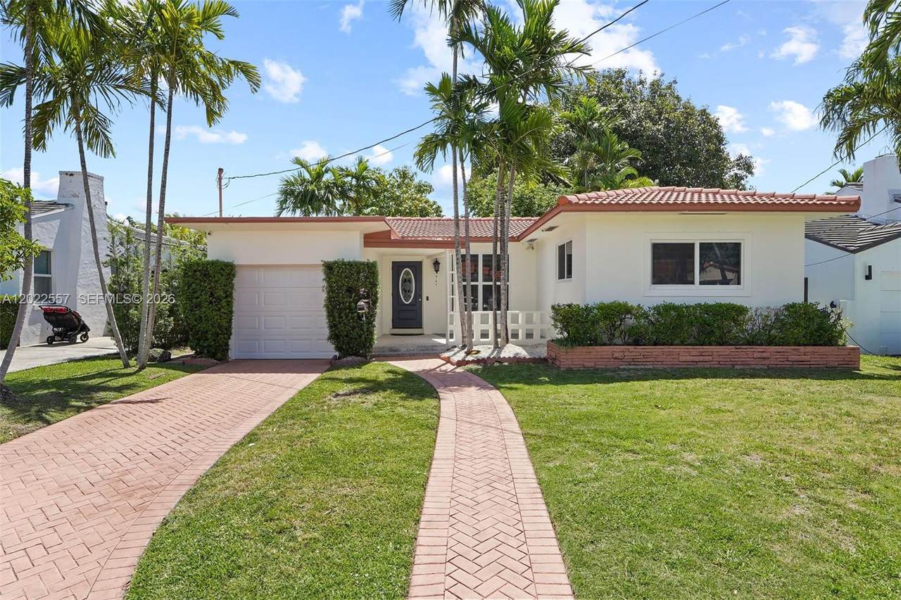 8927 Carlyle Ave - Photo 1