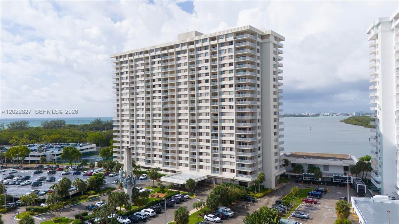 300 Bayview Dr - Photo 1