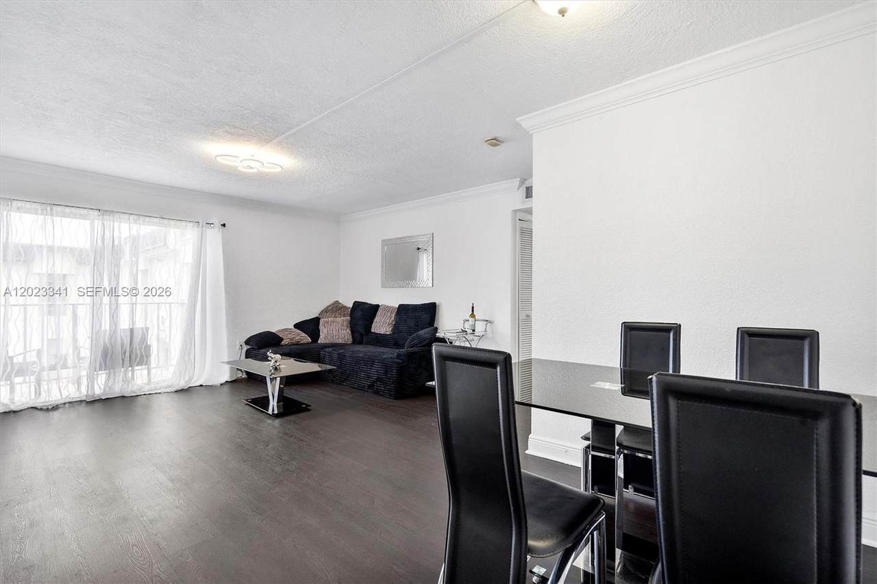7232 94th Pl - Photo 1