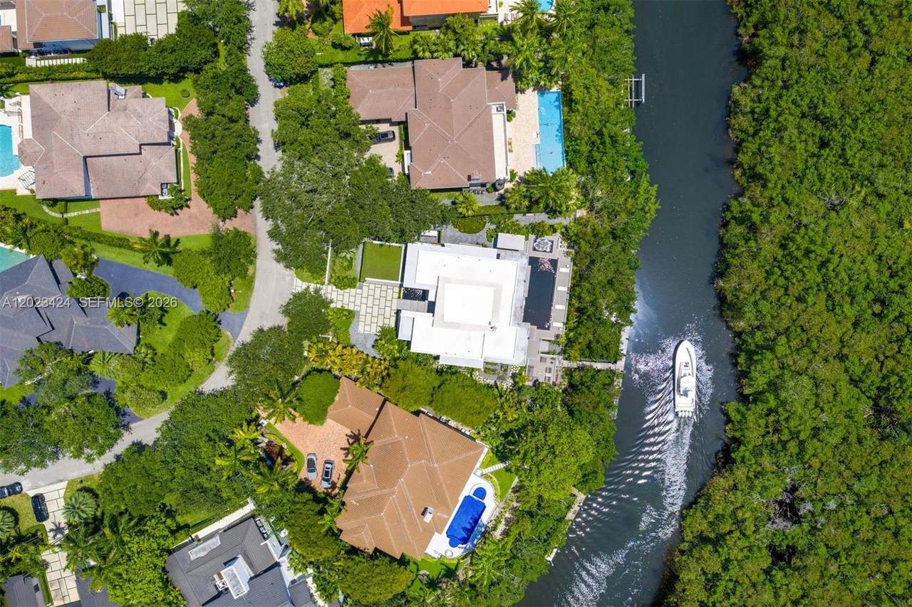 https://bt-photos.global.ssl.fastly.net/miami/1280_boomver_1_A12023424-2.jpg