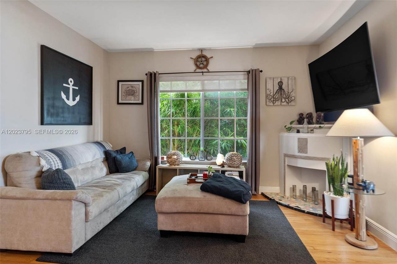936 Pennsylvania Ave - Photo 1