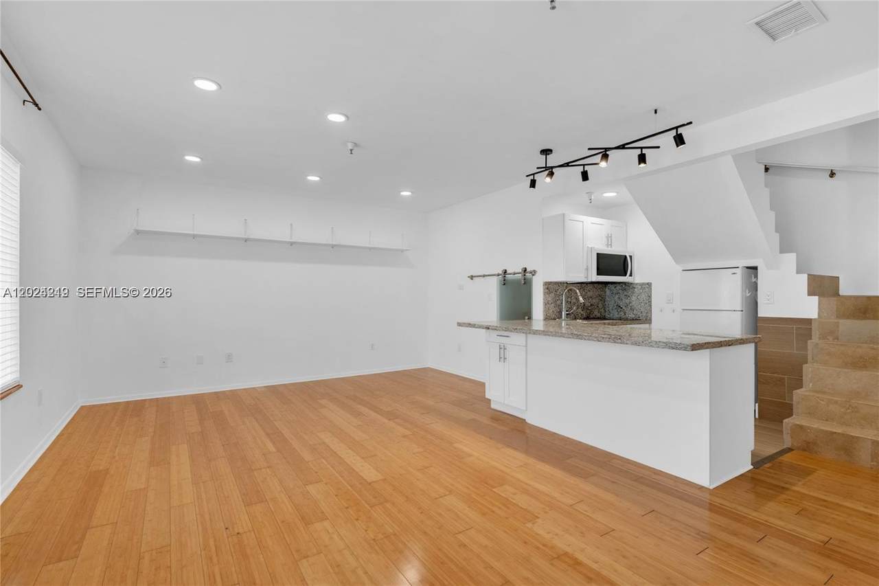 1350 Pennsylvania Ave - Photo 1