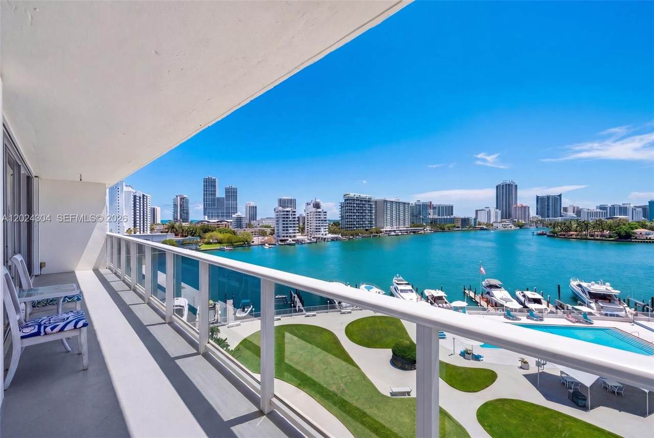 900 Bay Dr - Photo 1