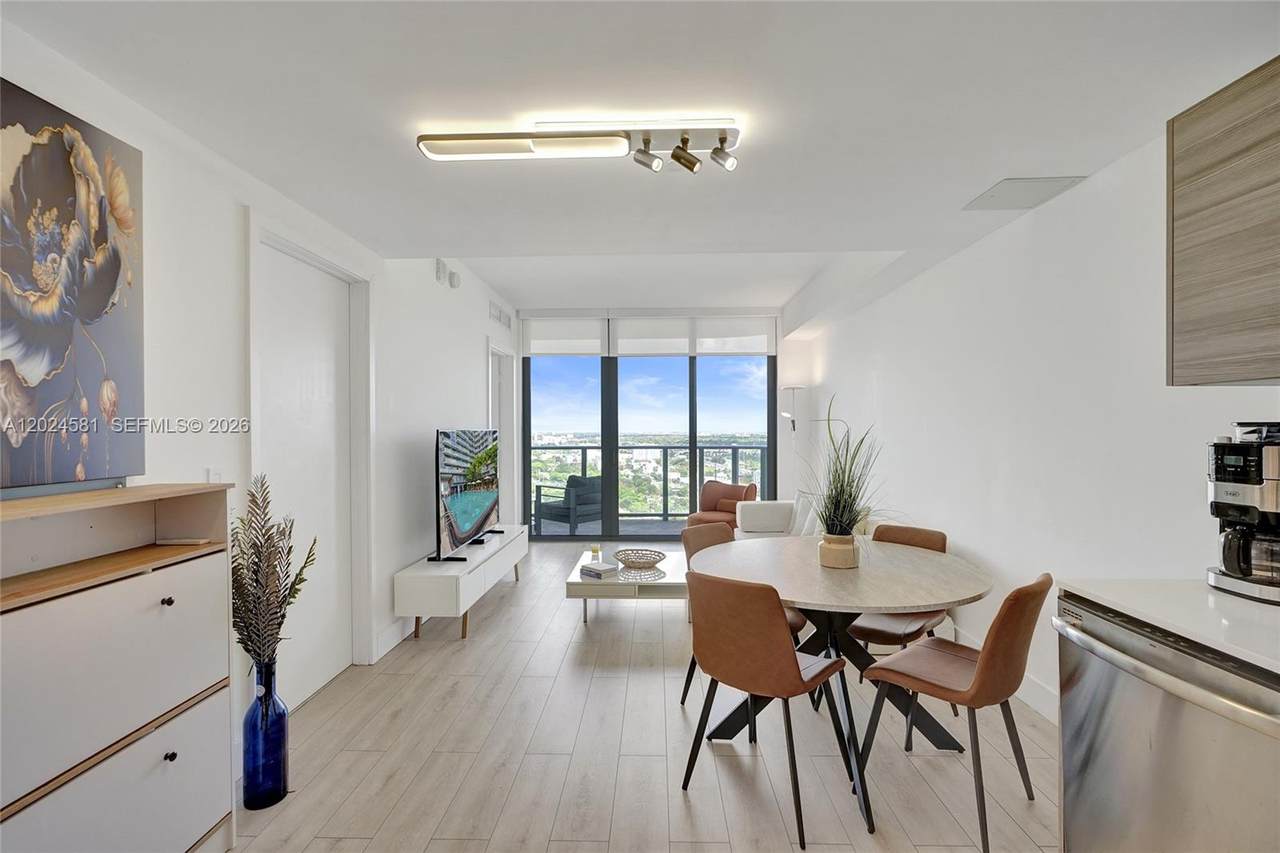 121 34th St - Photo 1