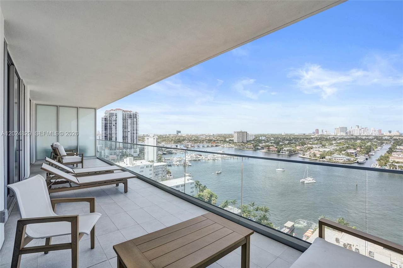 153 Seabreeze Boulevard - Photo 1
