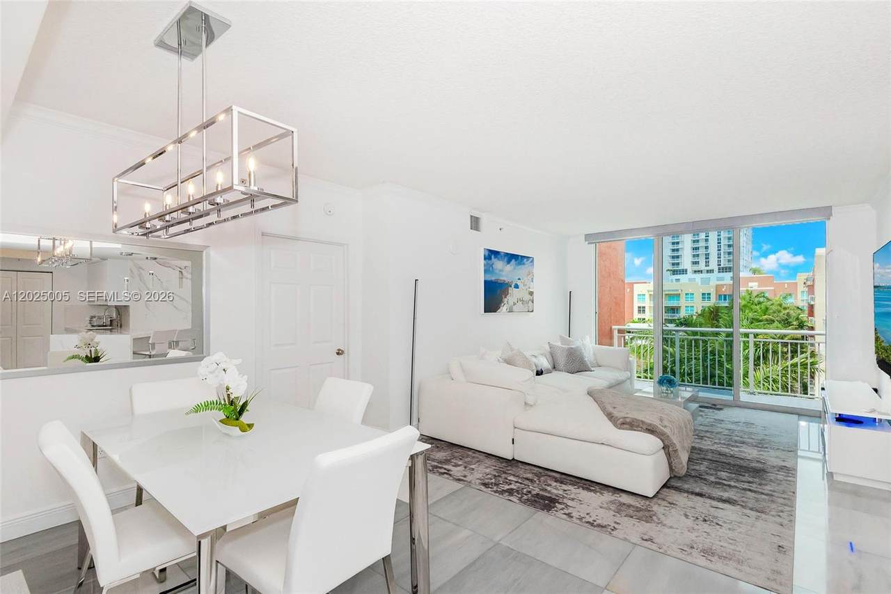 2000 Bayshore Dr - Photo 1