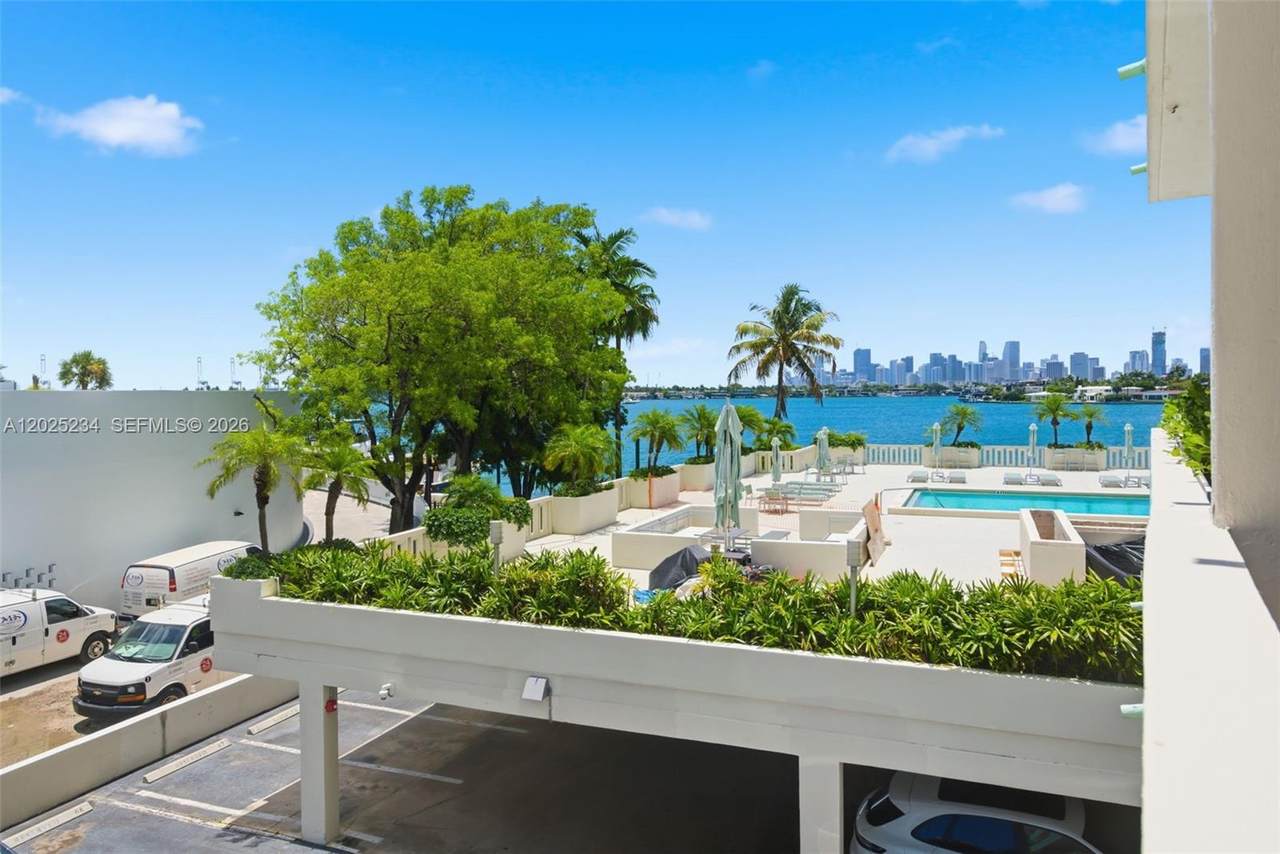 5 Island Ave - Photo 1