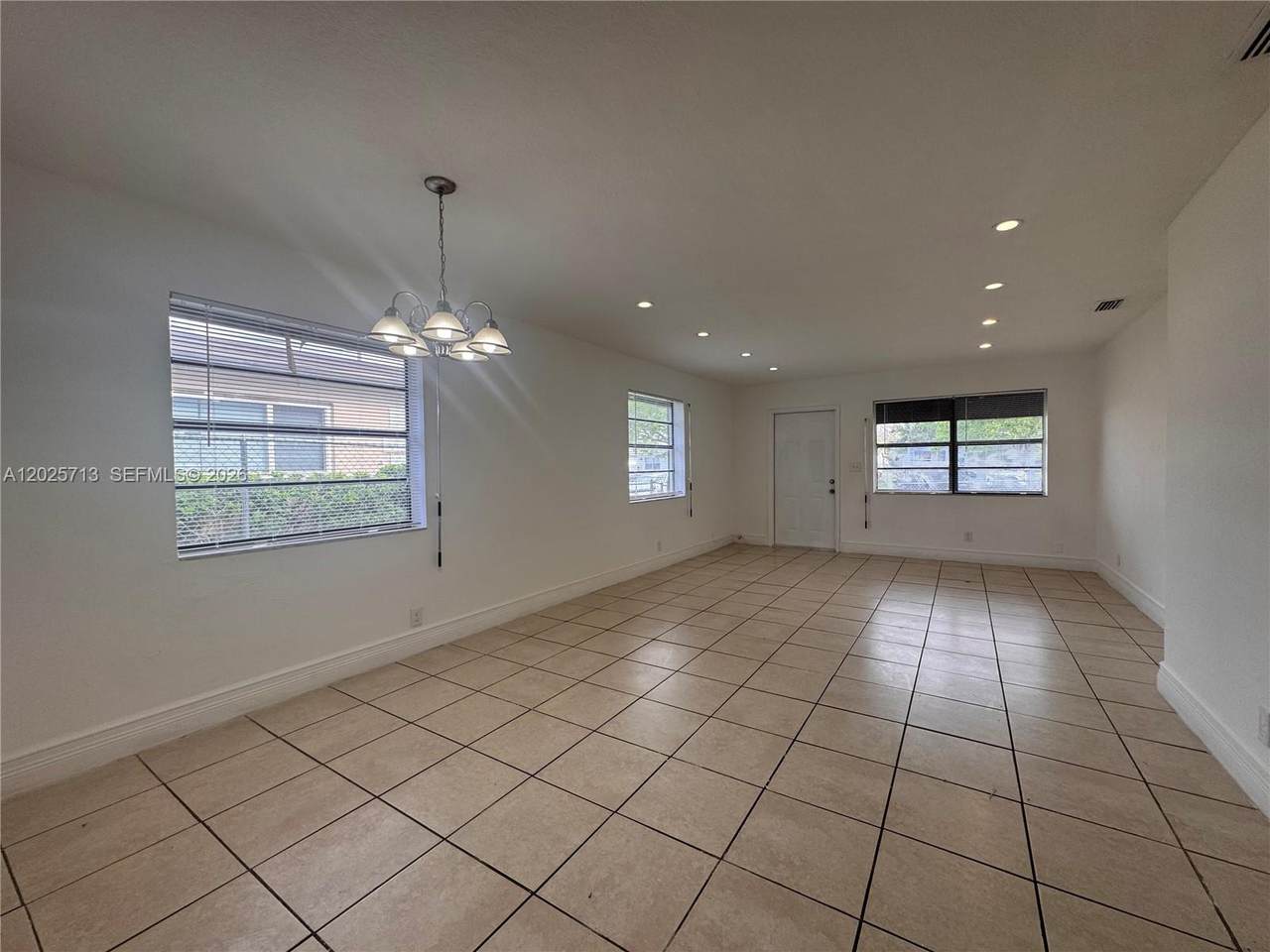 407 7th Ct - Photo 1