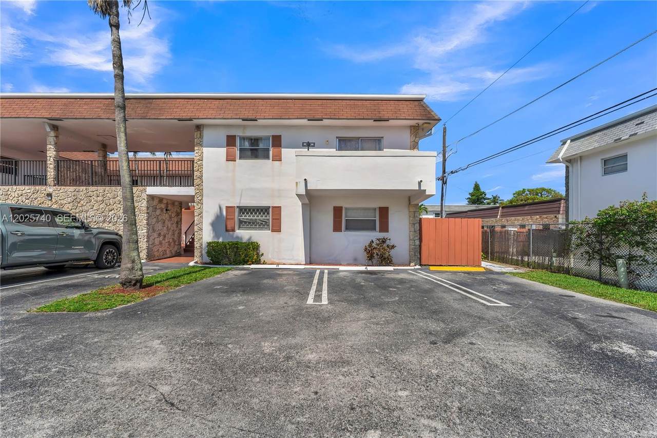 321 1st Ct - Photo 1