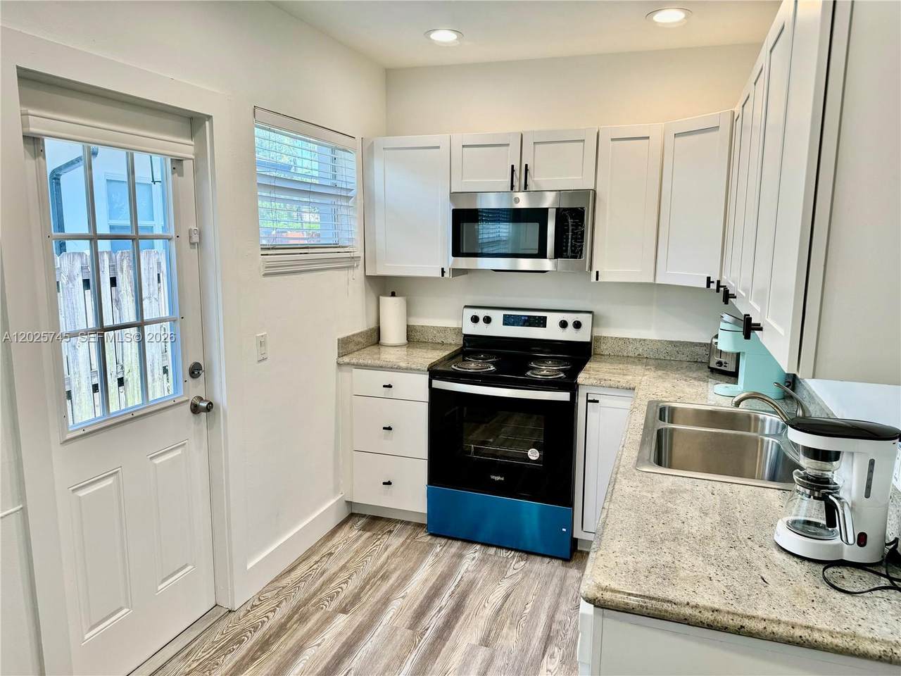 301 15th Ave - Photo 1