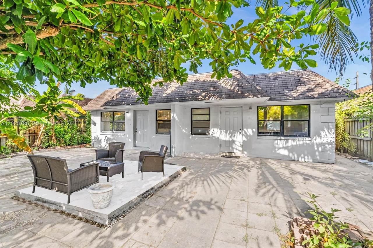 1517 8th Ave - Photo 1