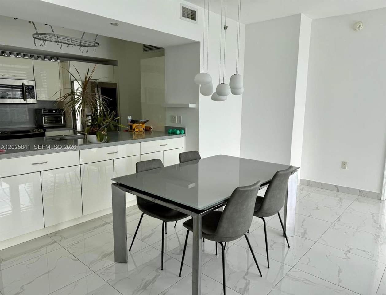 https://bt-photos.global.ssl.fastly.net/miami/orig_boomver_1_A12025841-2.jpg
