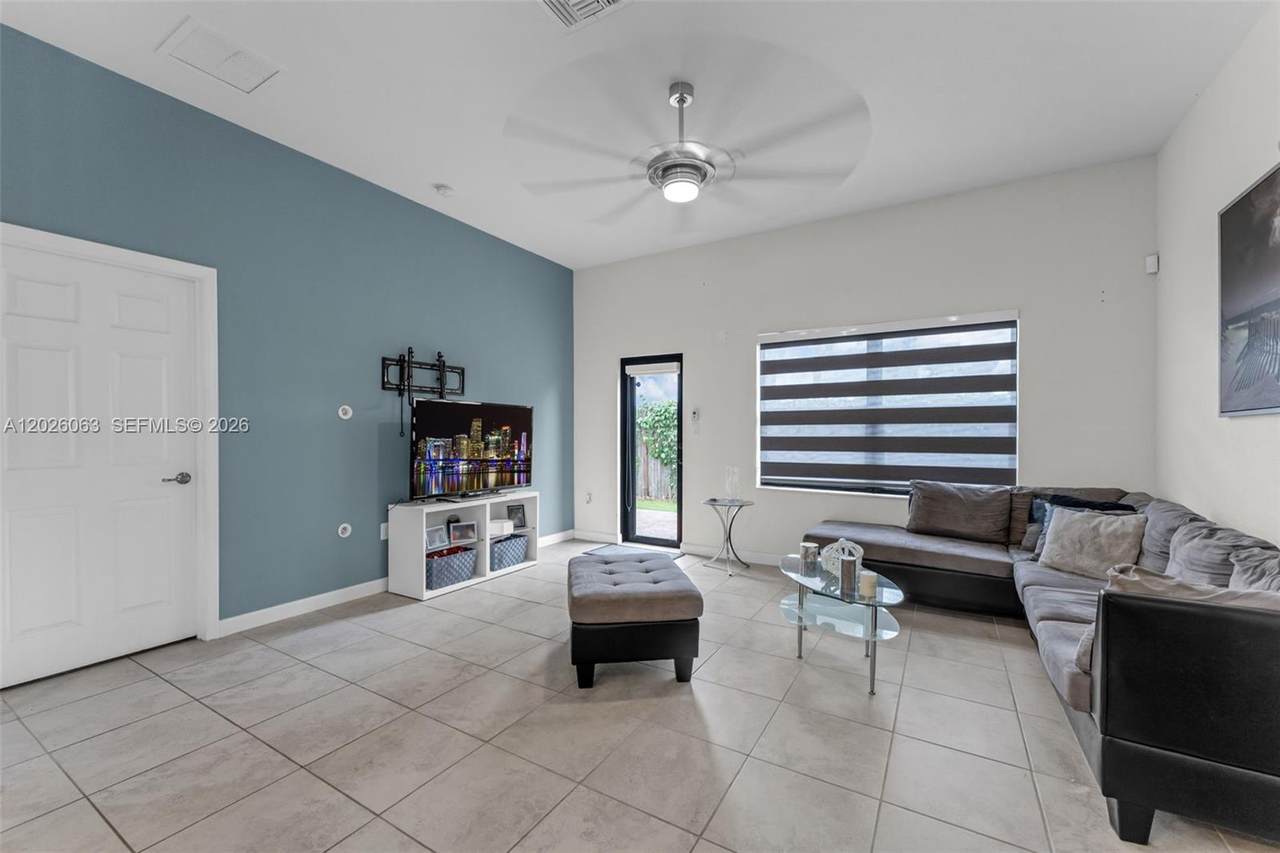 https://bt-photos.global.ssl.fastly.net/miami/1280_boomver_1_A12026063-2.jpg