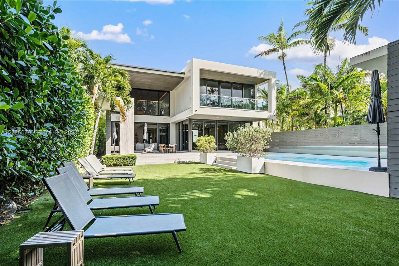 5061 Bay Rd - Photo 1