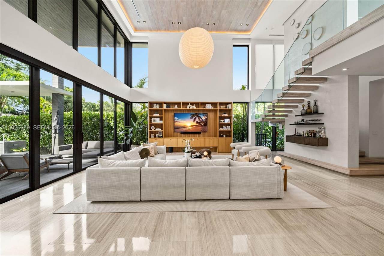 https://bt-photos.global.ssl.fastly.net/miami/1280_boomver_1_A12026079-2.jpg