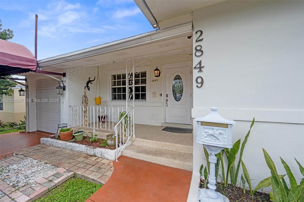 2849 Dewey St - Photo 1