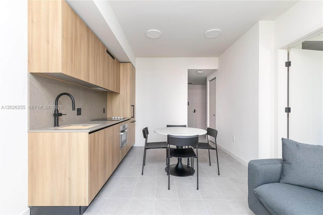 121 5th St - Photo 1