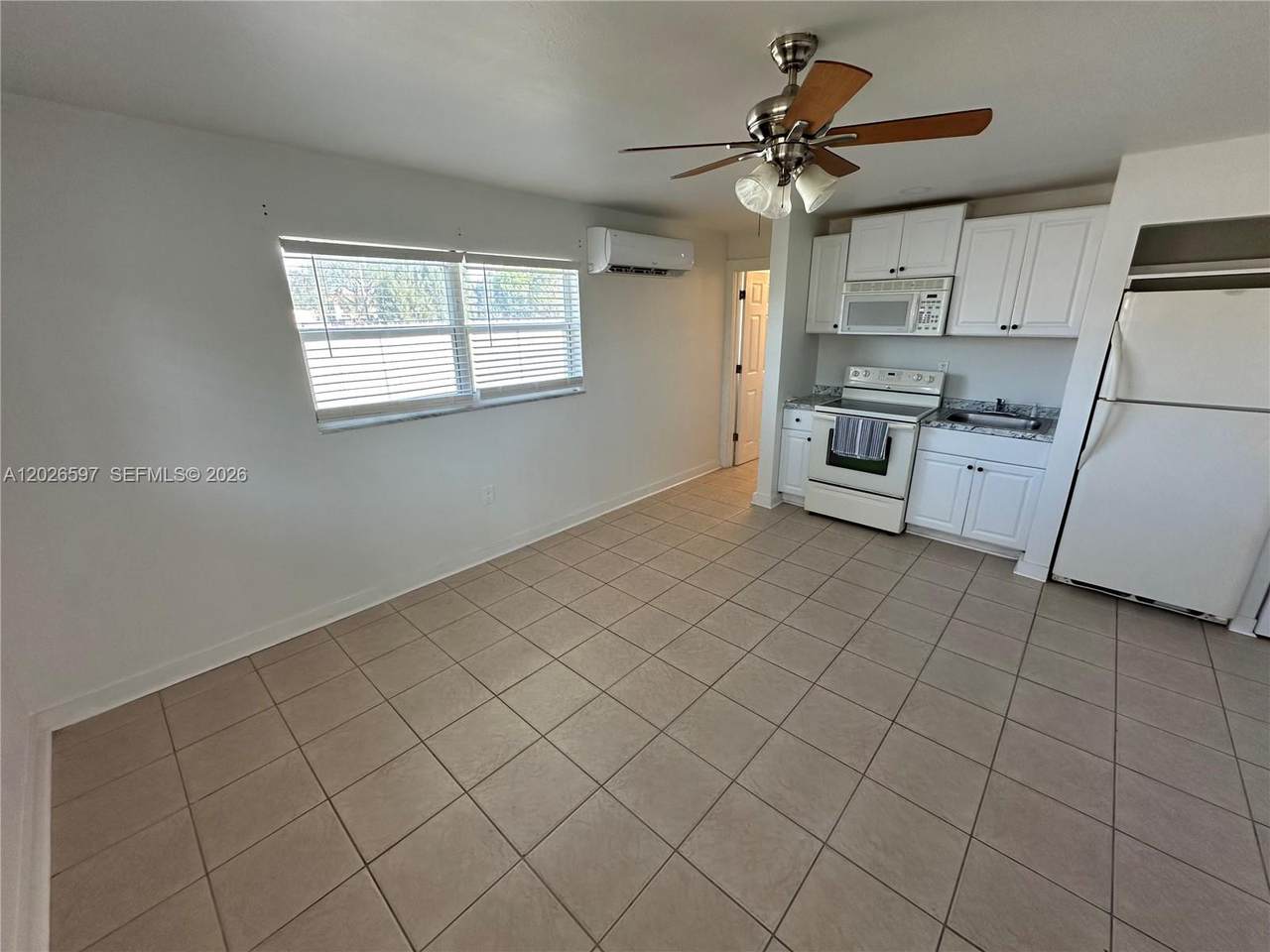 318 Tarpon Dr - Photo 1