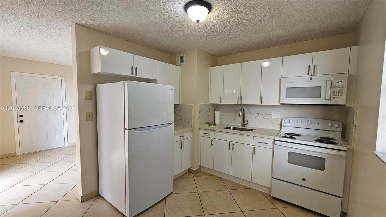 1235 6th St - Photo 1