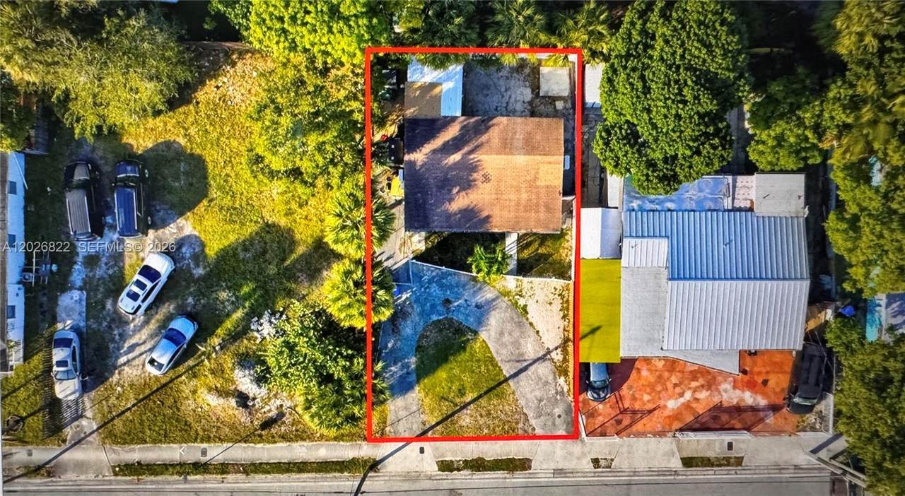 1705 Davie Blvd - Photo 1