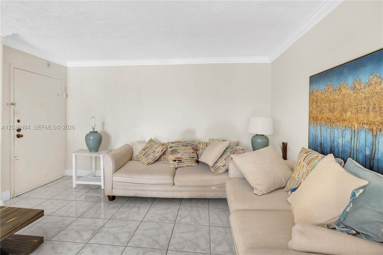 496 165th St Rd - Photo 1