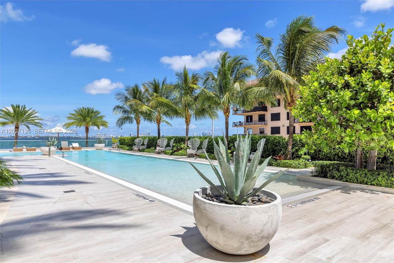 https://bt-photos.global.ssl.fastly.net/miami/1280_boomver_1_A12027135-2.jpg