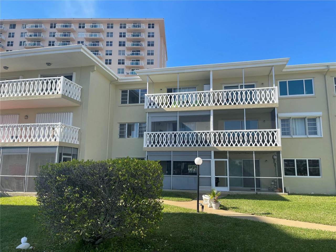 450 Golden Isles Dr - Photo 1