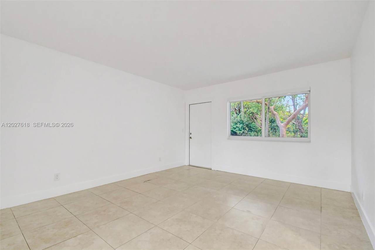 407 9th Court - Photo 1