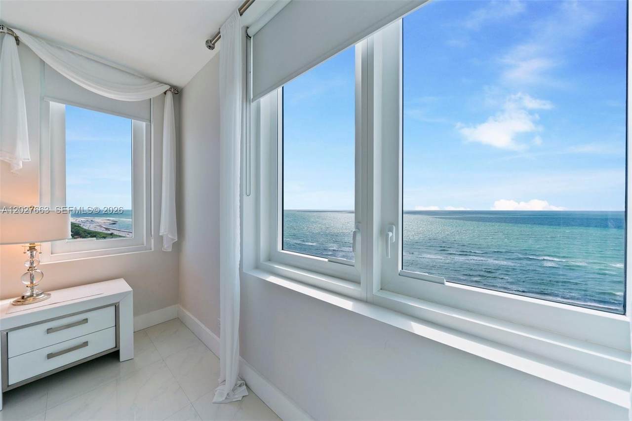 2301 Collins Ave - Photo 1