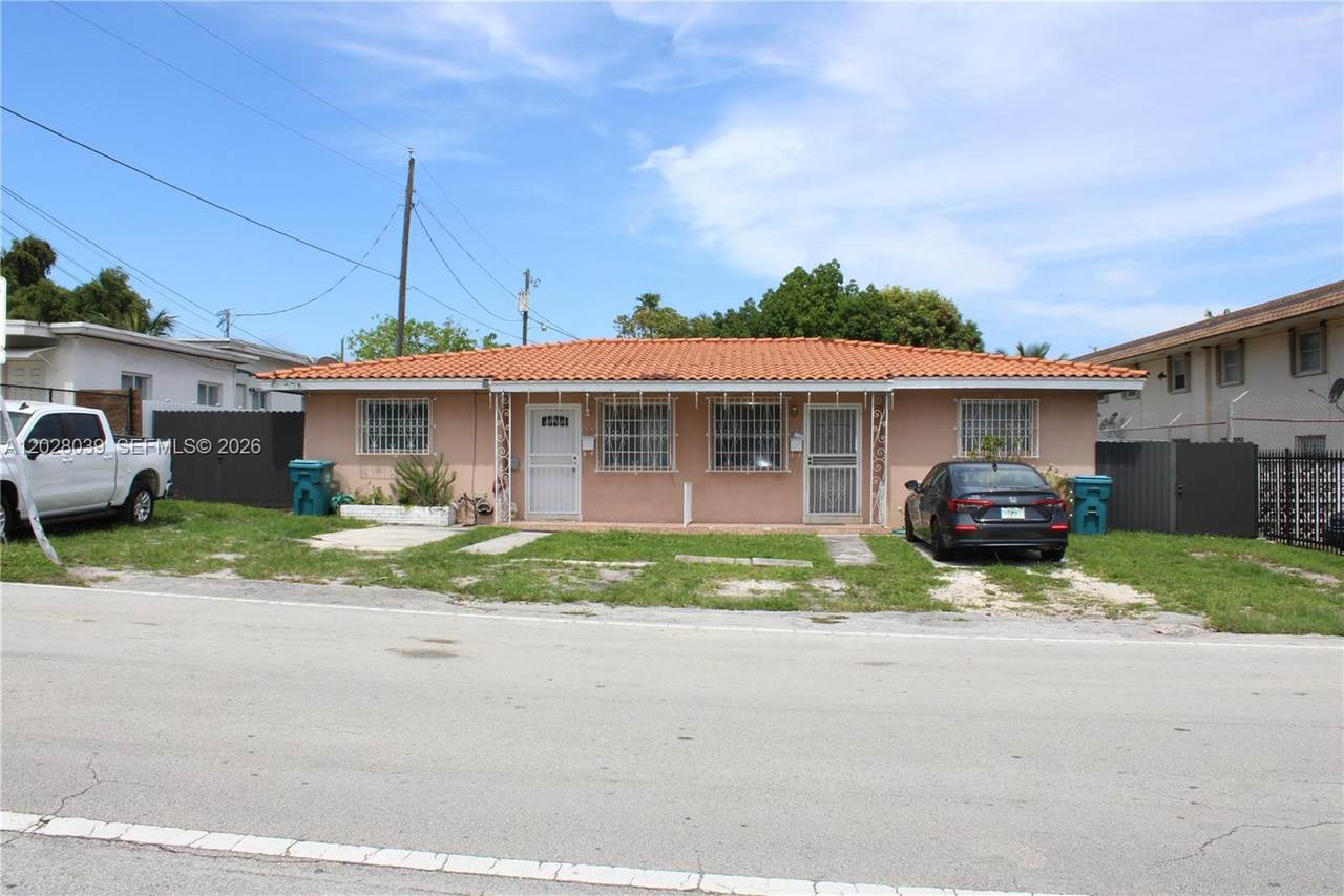1040 23rd Ct - Photo 1