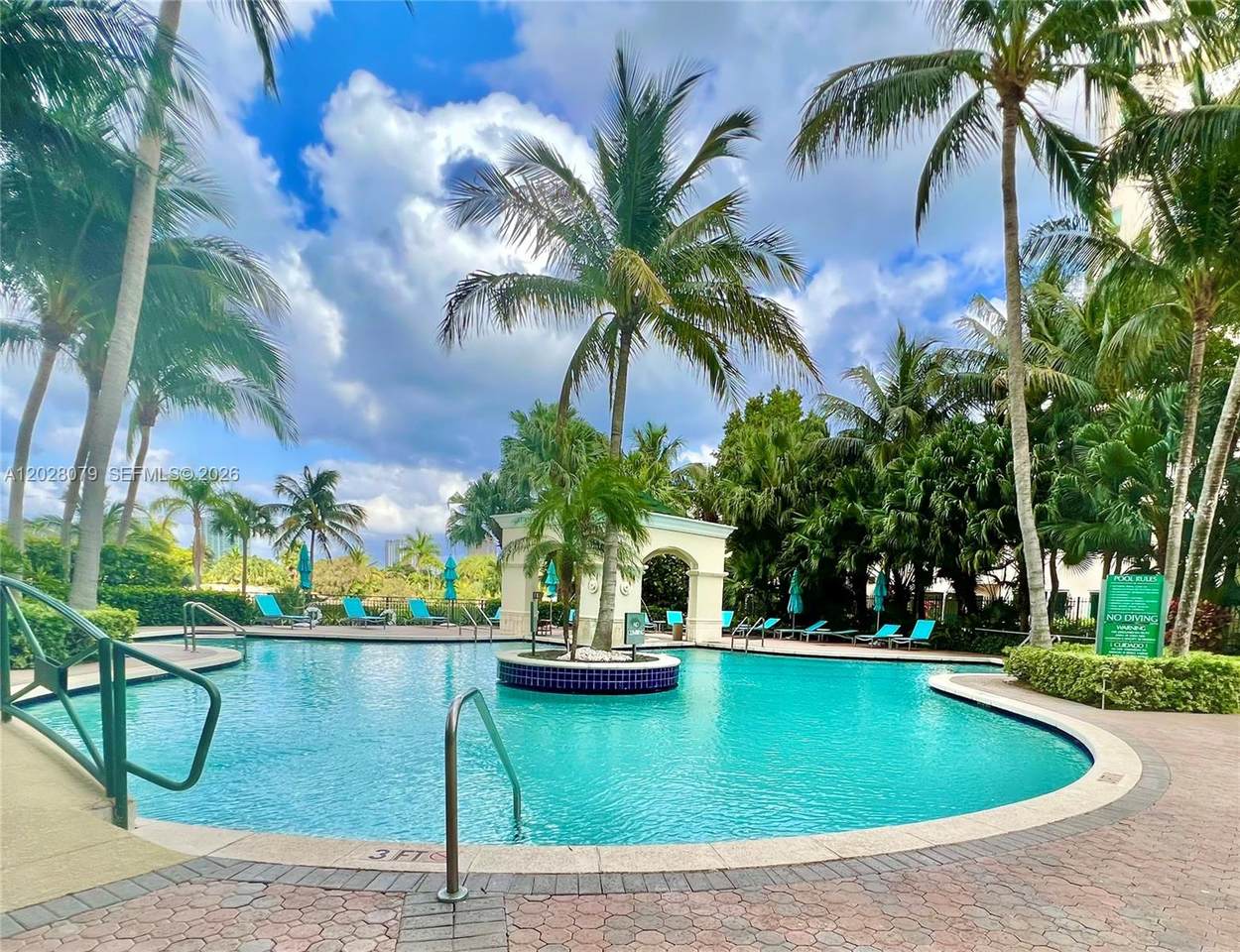 https://bt-photos.global.ssl.fastly.net/miami/1280_boomver_1_A12028079-2.jpg