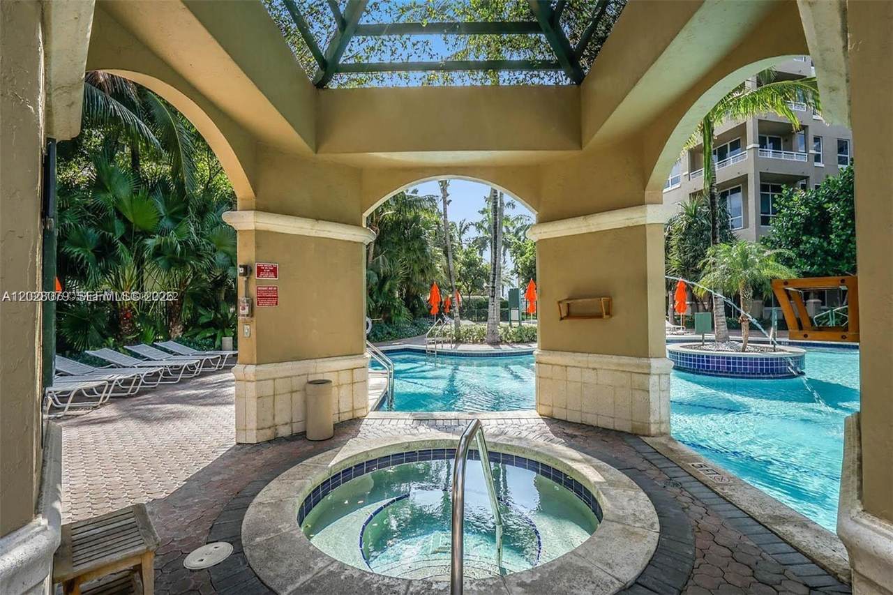 https://bt-photos.global.ssl.fastly.net/miami/1280_boomver_1_A12028079-2.jpg
