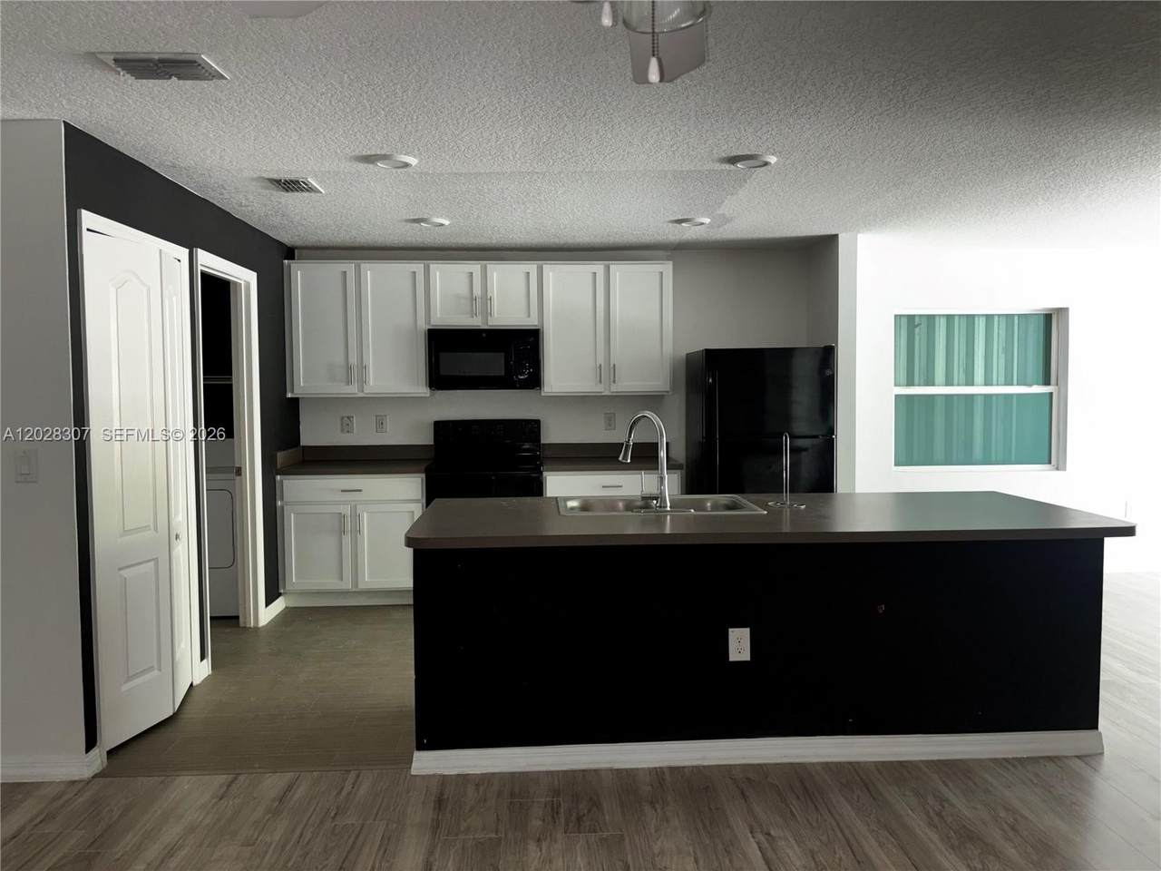https://bt-photos.global.ssl.fastly.net/miami/1280_boomver_1_A12028307-2.jpg