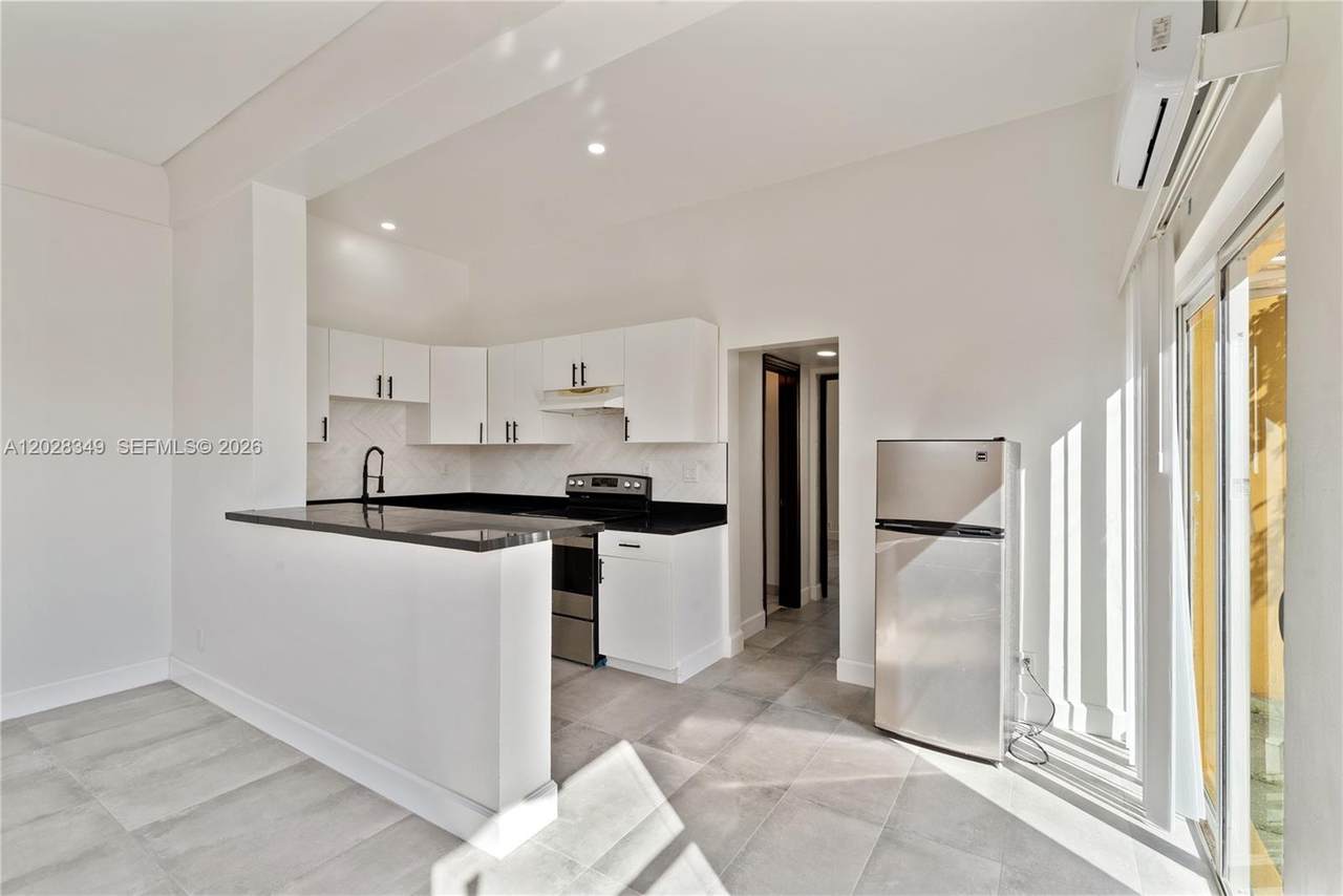 2204 Mckinley St - Photo 1