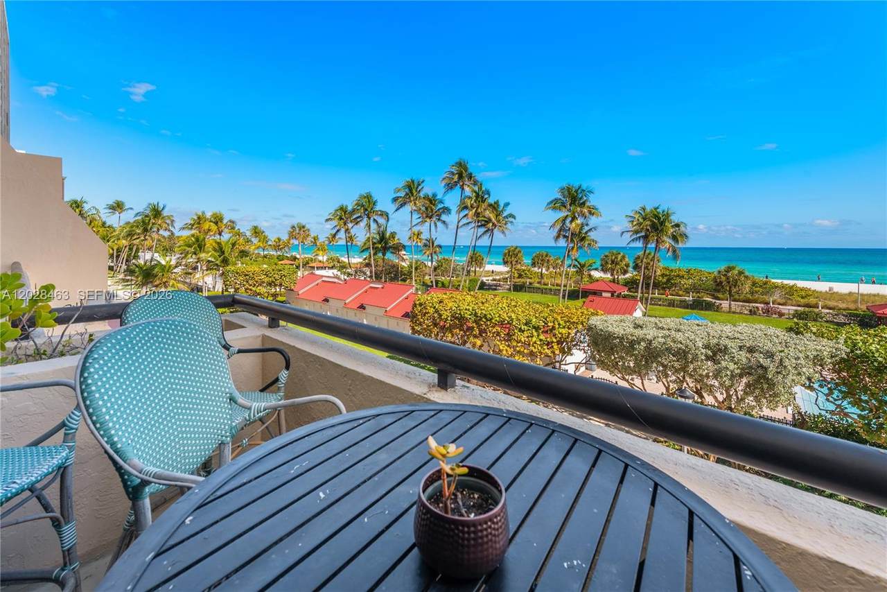 2555 Collins Ave - Photo 1