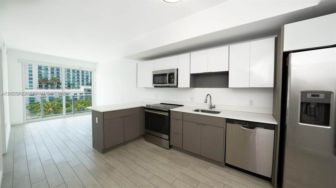321 26th St - Photo 1