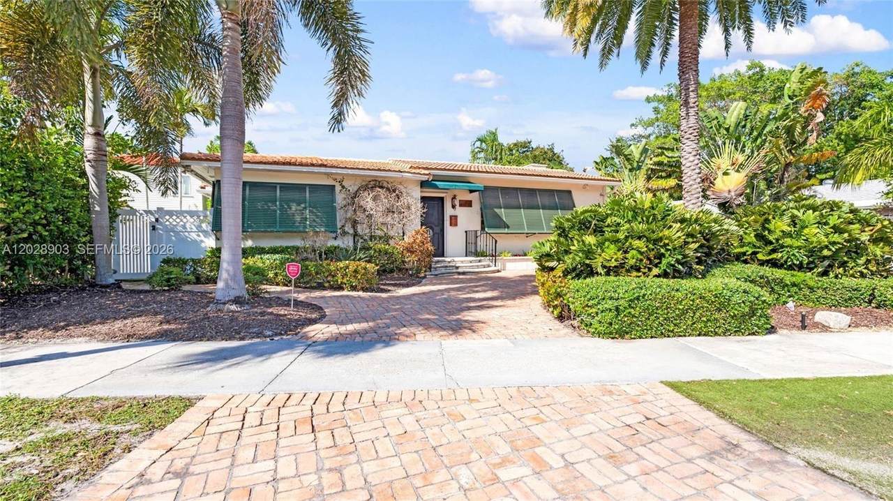 623 17th Way - Photo 1