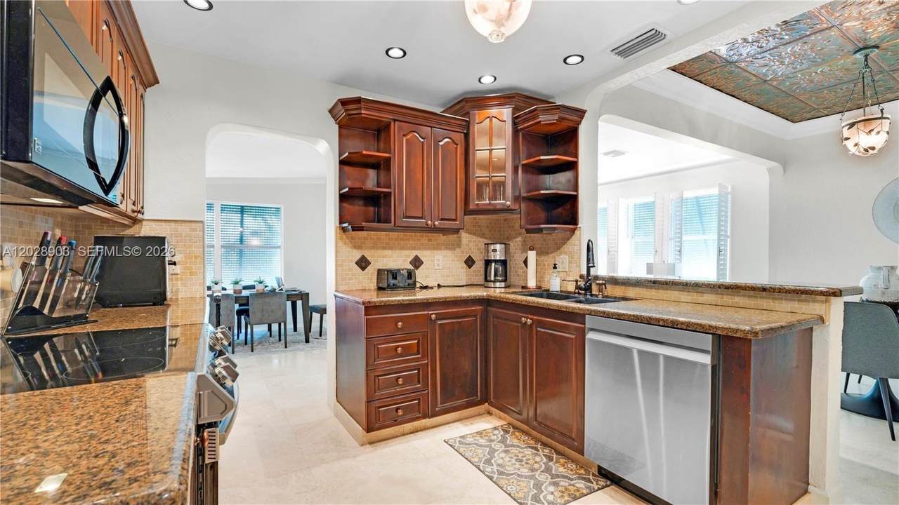 https://bt-photos.global.ssl.fastly.net/miami/1280_boomver_1_A12028903-2.jpg