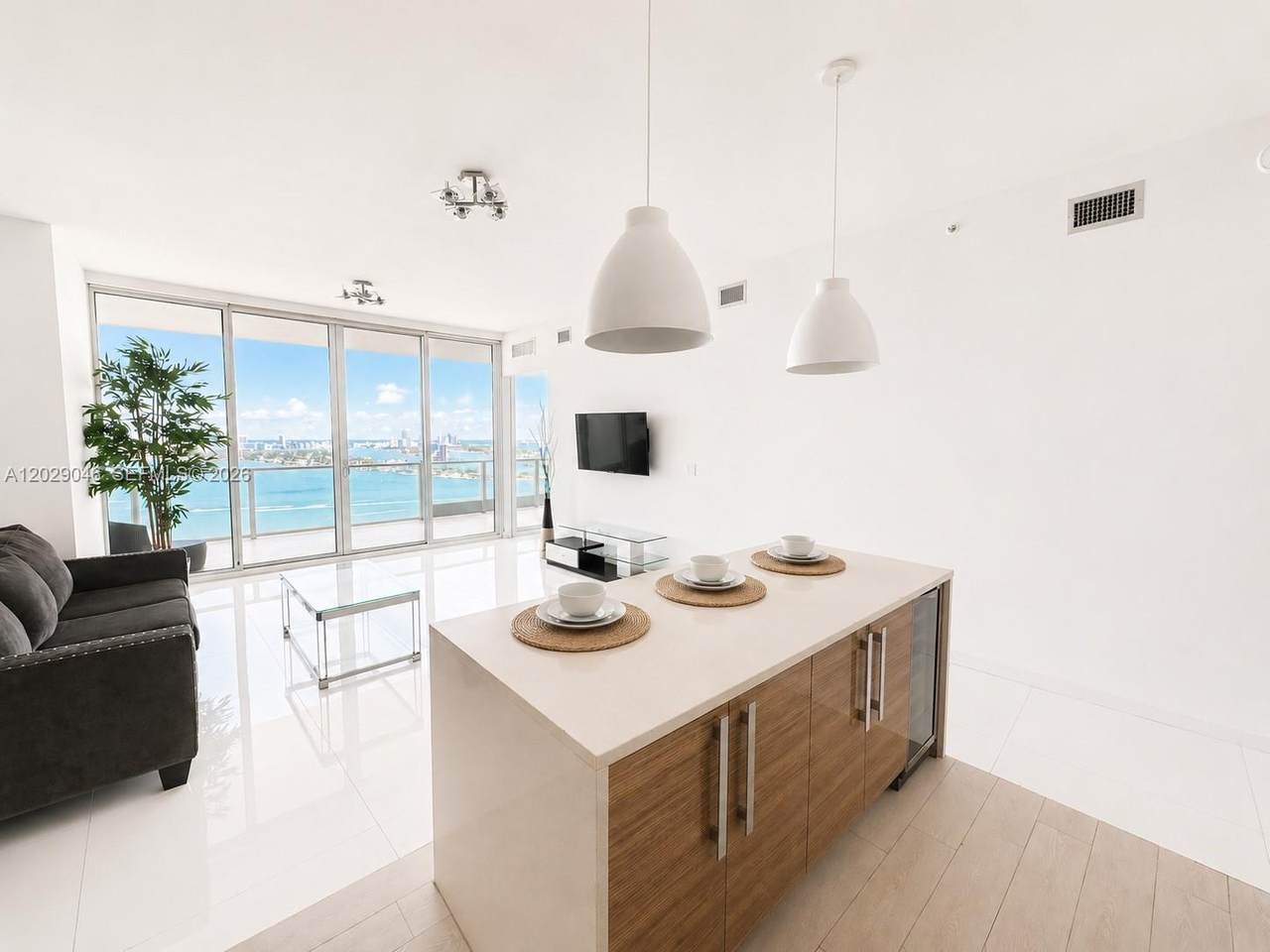 2020 Bayshore Dr - Photo 1