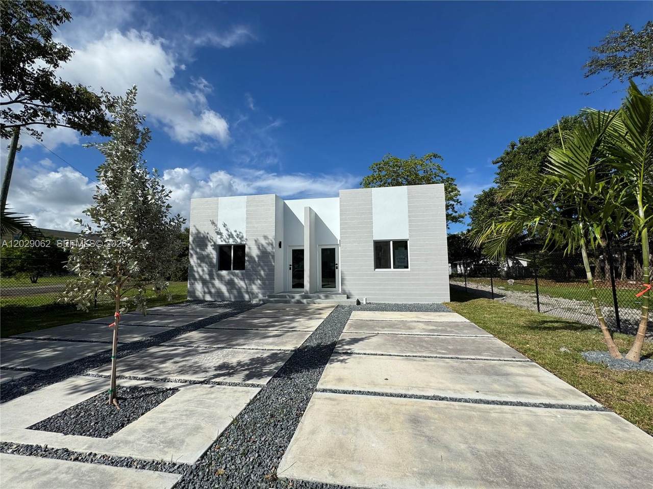 135 60th St - Photo 1