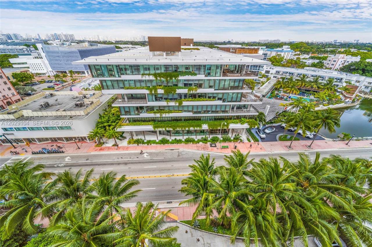2301 Collins Ave - Photo 1