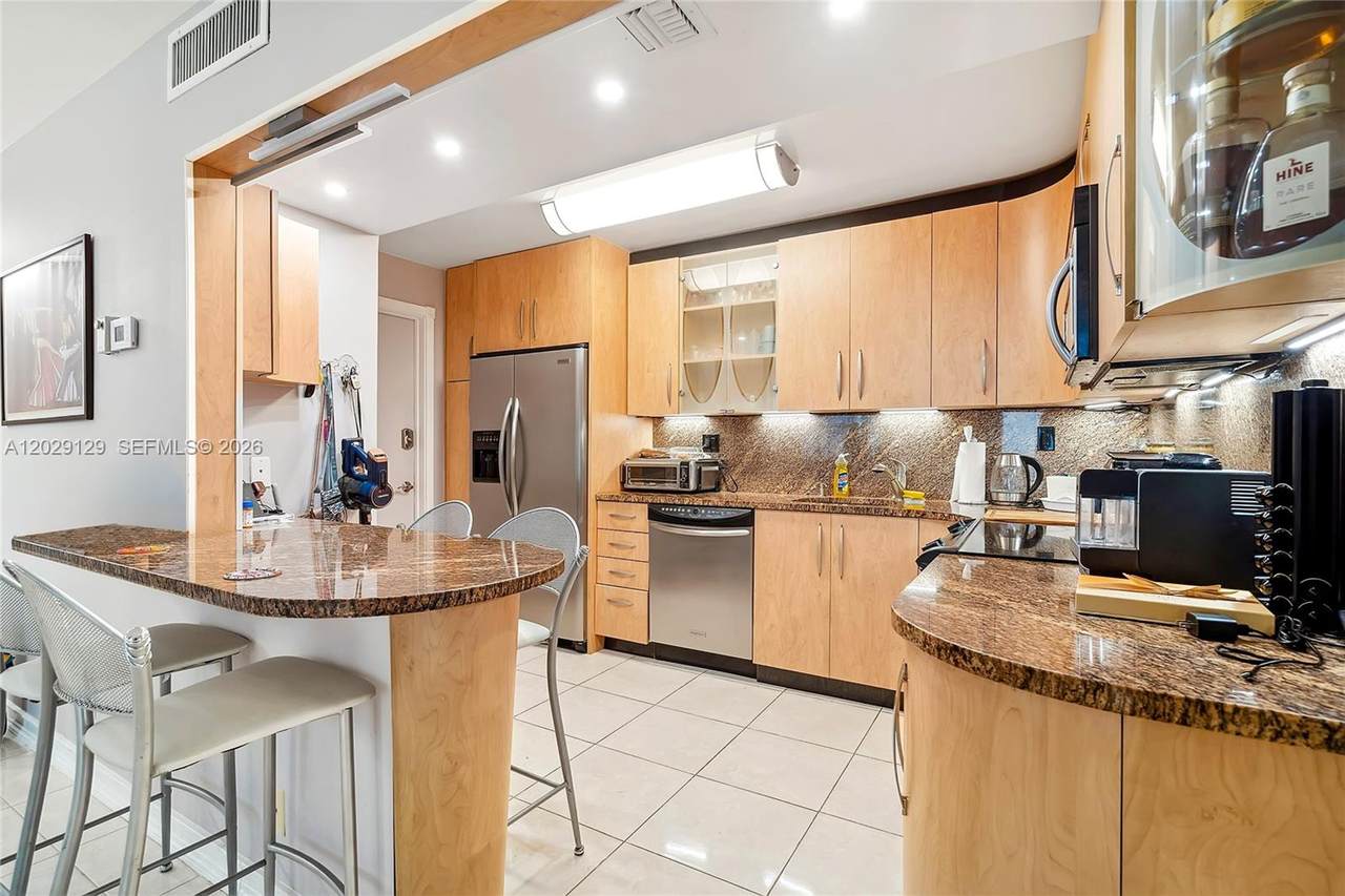1400 Ocean Dr - Photo 1