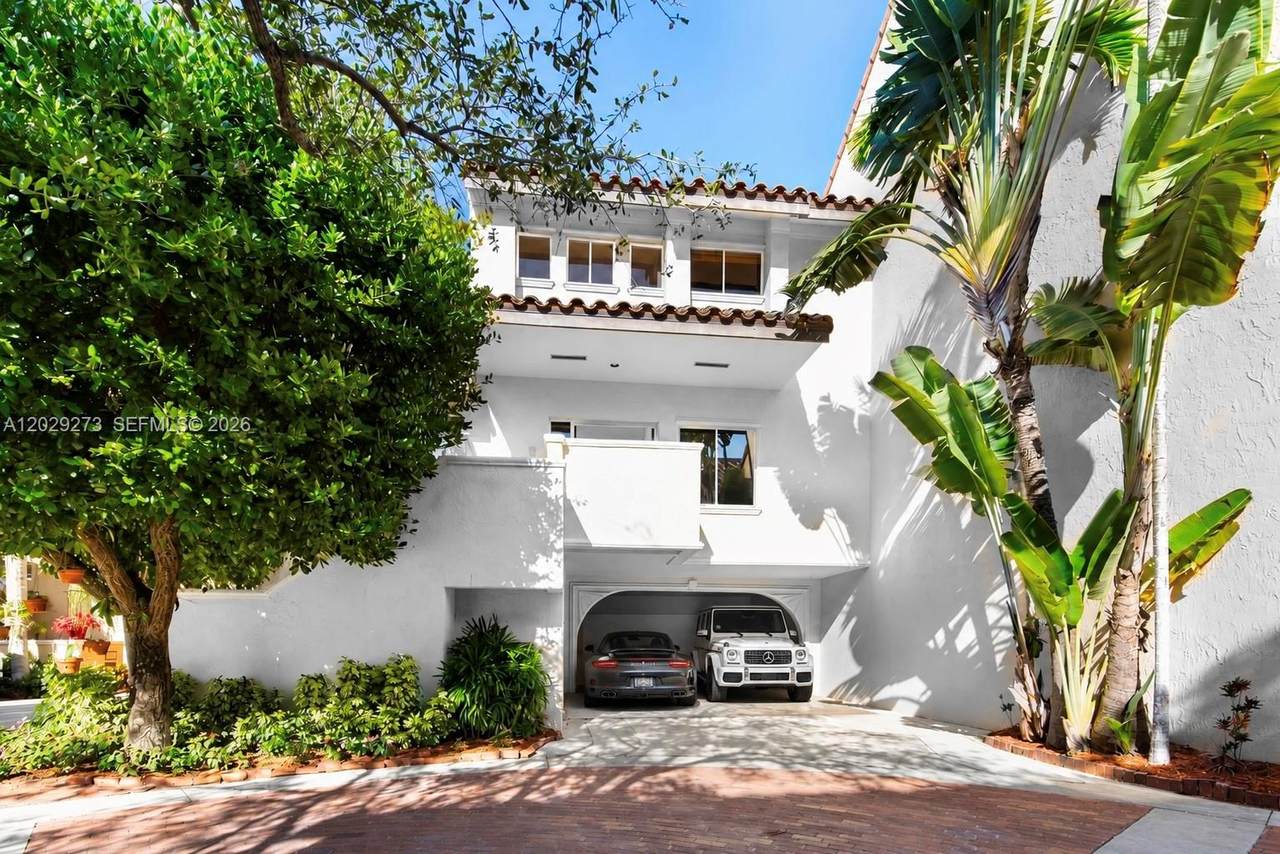 2000 Bayshore Dr - Photo 1