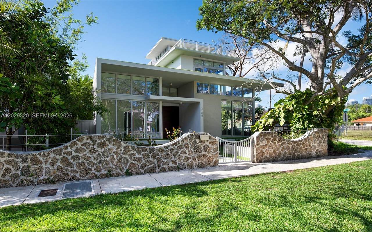 2100 Miami Ave - Photo 1