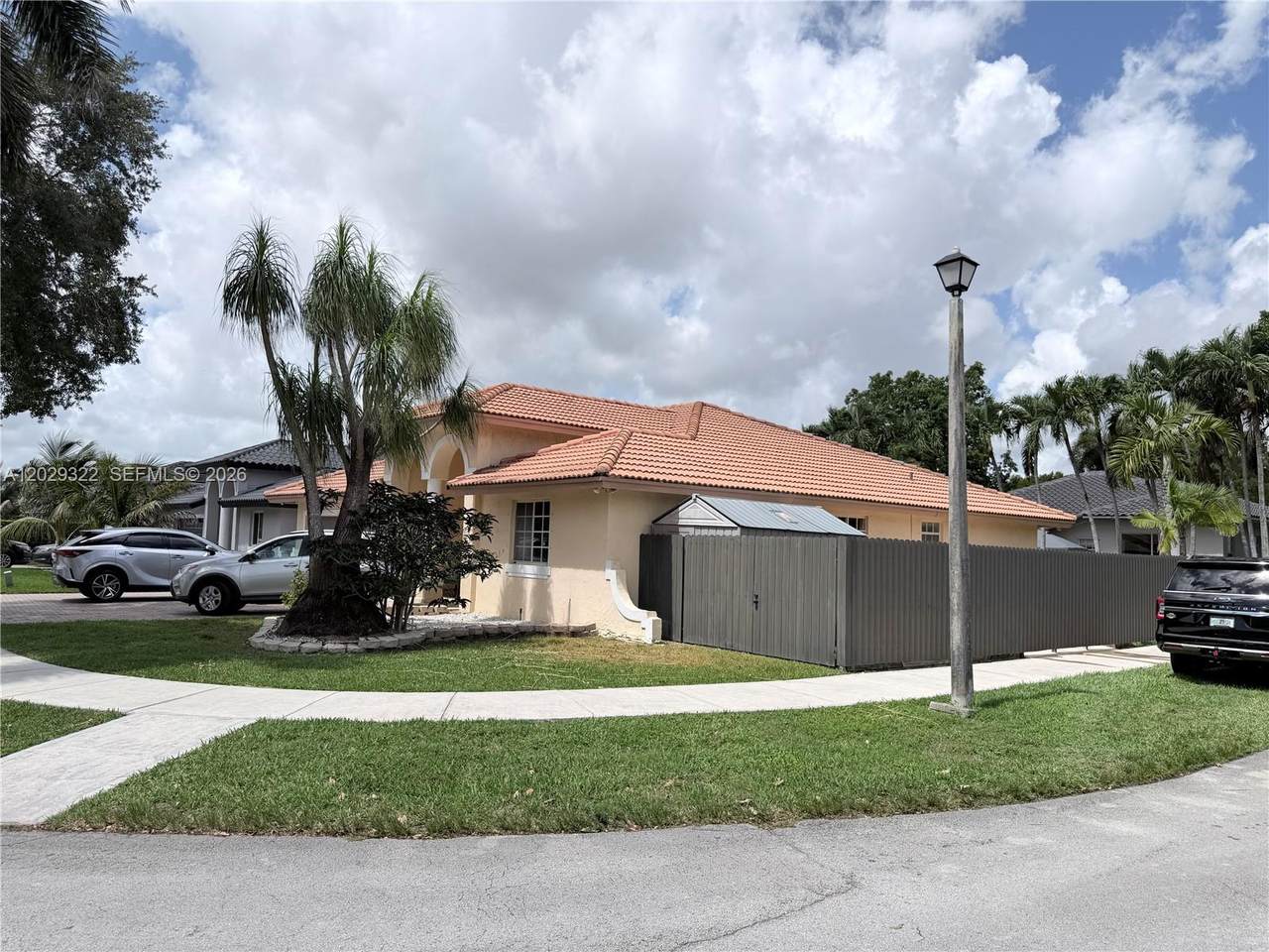 https://bt-photos.global.ssl.fastly.net/miami/1280_boomver_1_A12029322-2.jpg