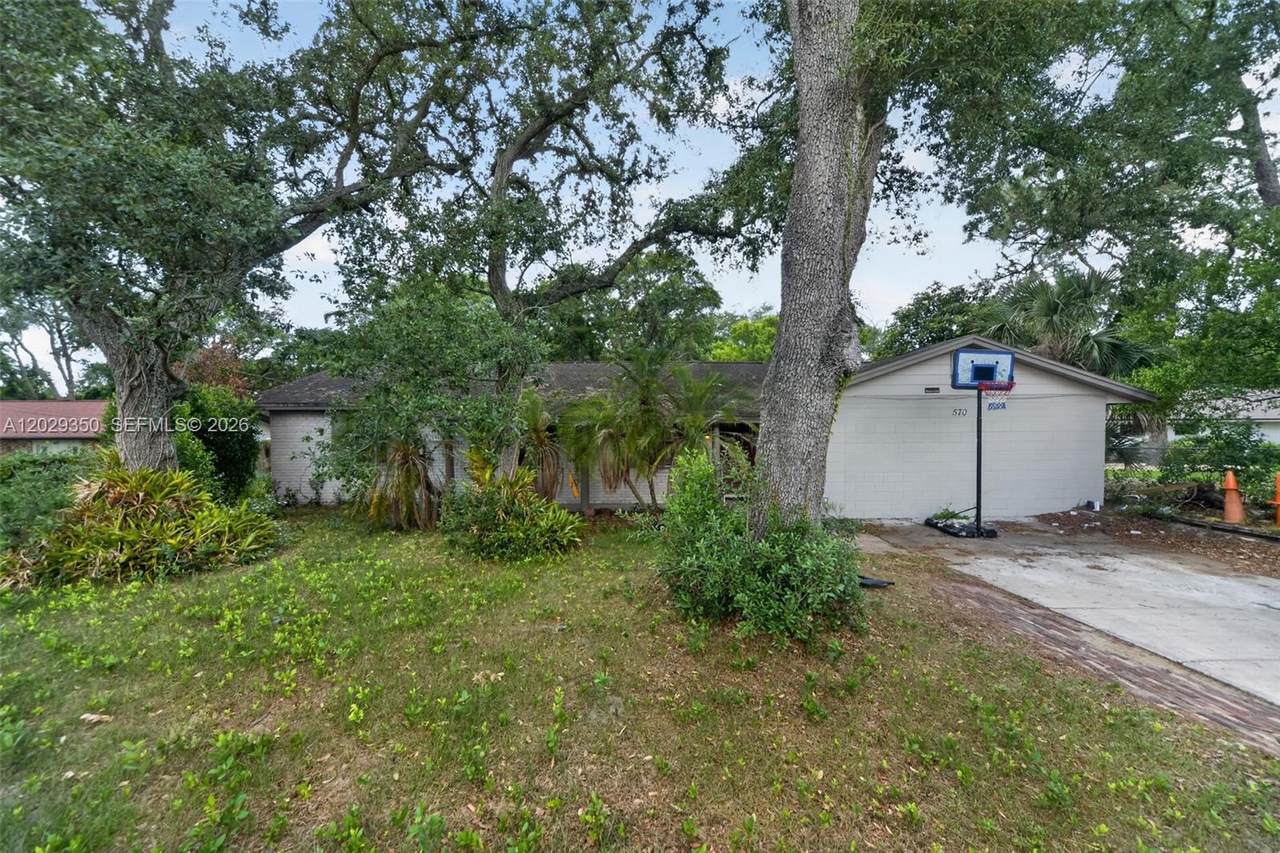 570 N Hart Blvd - Photo 1
