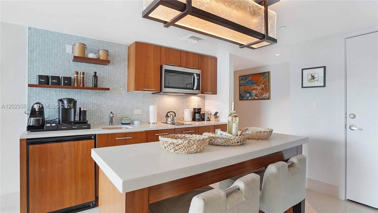 https://bt-photos.global.ssl.fastly.net/miami/1280_boomver_1_A12029363-2.jpg