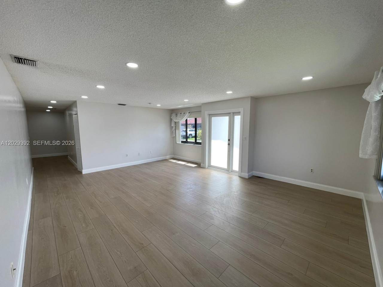 https://bt-photos.global.ssl.fastly.net/miami/1280_boomver_1_A12029392-2.jpg