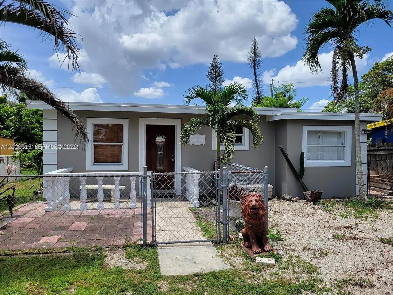 1752 Lauderdale Manor Dr - Photo 1