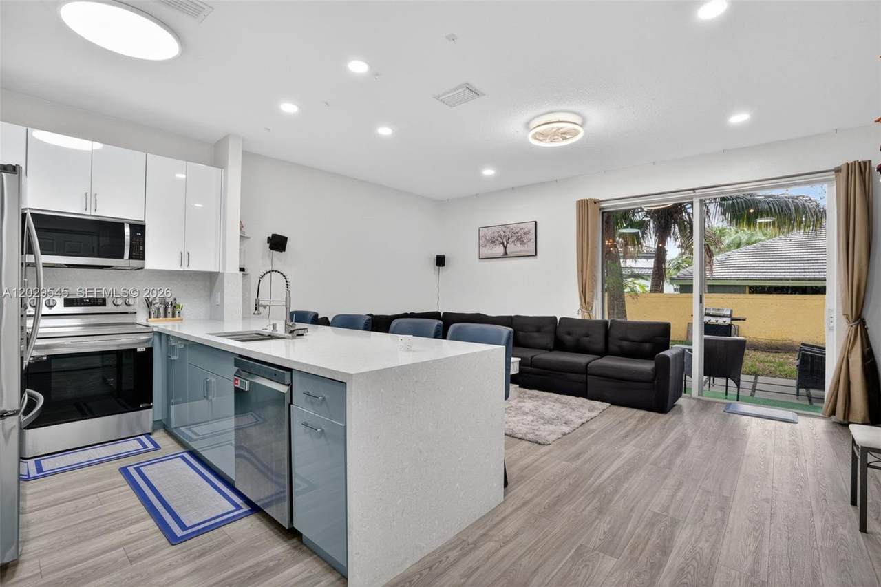 8904 19th St - Photo 1